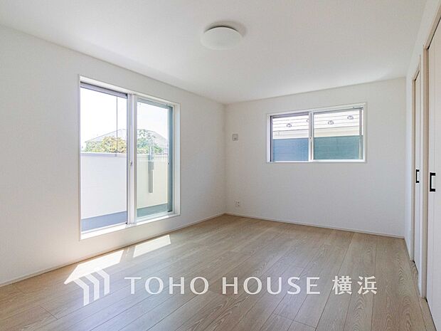 通風・採光にも優れ、心地よい光と風があふれています。プライベートな自分時間を快適に過ごせるお部屋。