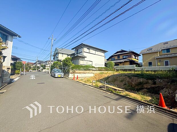 子育て環境、生活利便に優れた住環境に立地し、ゆとりある生活が送れます。(2025年9月撮影)