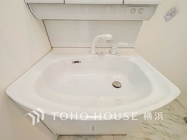 ご家族の1日が始まり、1日の終わりを締めくくる洗面空間。(1号棟)