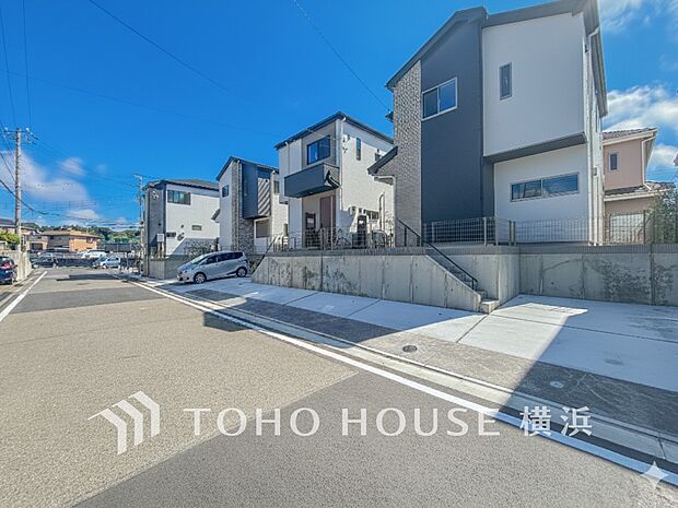 十分な広さのカースペースは、お車2台分の広さがあります。