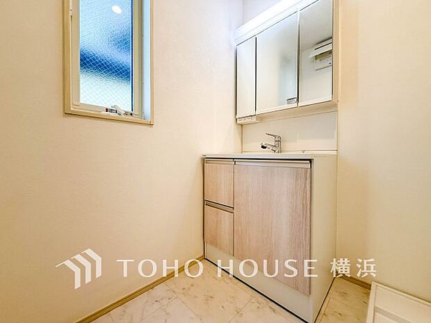 ご家族の1日が始まり、1日の終わりを締めくくる洗面空間。 A棟 