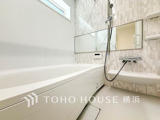 すっきりとした清潔感が感じられ、心身をリフレッシュできる寛ぎを深めてくれるスペースです。