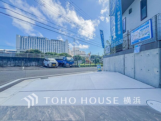 十分な広さのカースペースは、お車2台分の広さがあります。