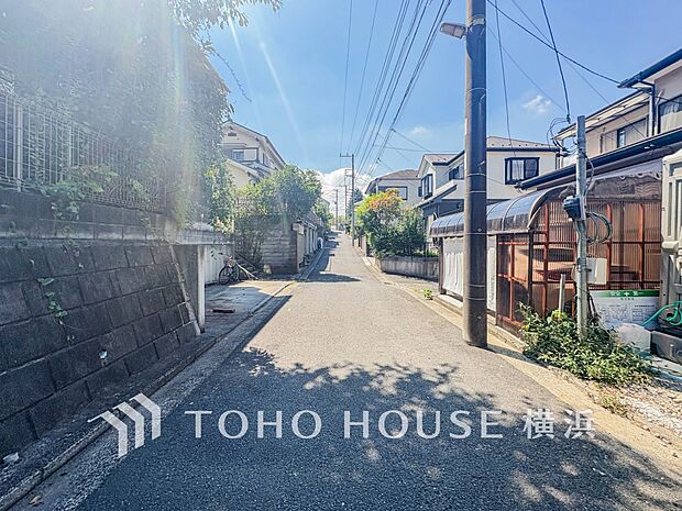 生活利便に優れた住環境に立地し、ゆとりある生活が送れます。(2025年9月撮影)