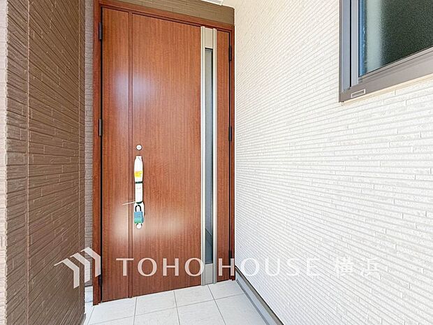 デザイン性の高いエントランスは、住む方のプライドを満たすクオリティ。