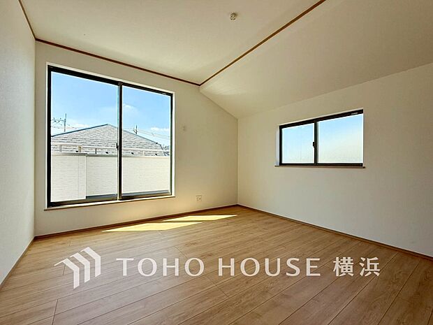 心地よい光と風があふれています。プライベートな自分時間を快適に過ごせるお部屋。