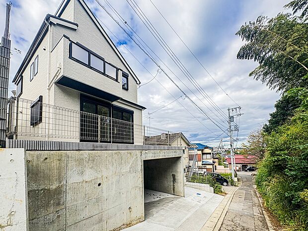 子育て環境、生活利便に優れた住環境に立地し、ゆとりある生活が送れます。