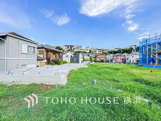 良質な環境に暮らす永住の邸がここに誕生します。(2025年9月撮影)