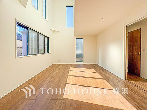 日当りの良い明るいリビングは、家族の笑い声に満ちています。