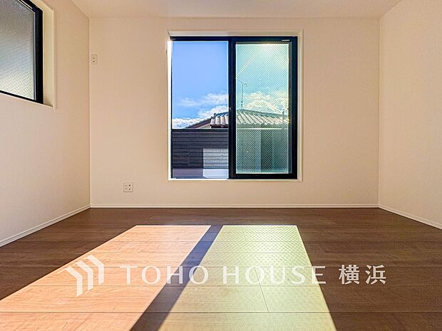 通風・採光にも優れ、心地よい光と風があふれています。プライベートな自分時間を快適に過ごせるお部屋。