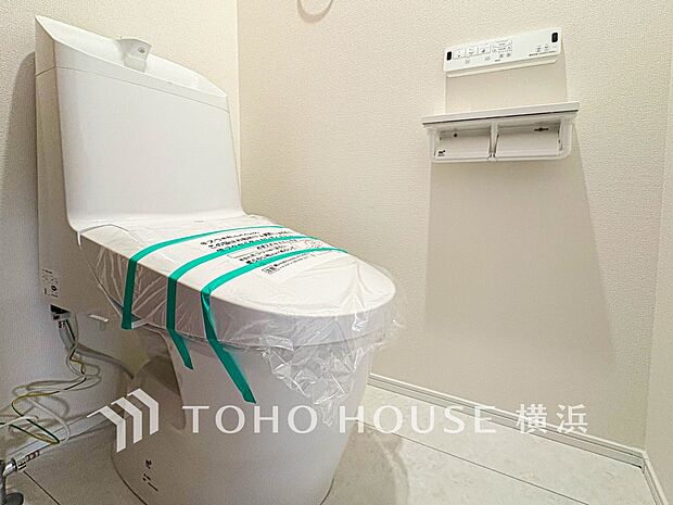 清潔感溢れるトイレ。落ち着いた空間で安らぎのひとときをお過ごしいただけます。