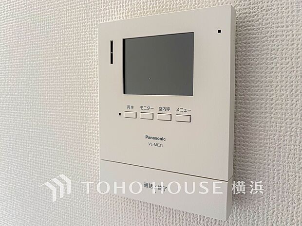 誰が来てもわかる様にモニター付きインターホンを設置。快適と安らぎを合わせた優しい設計。 
