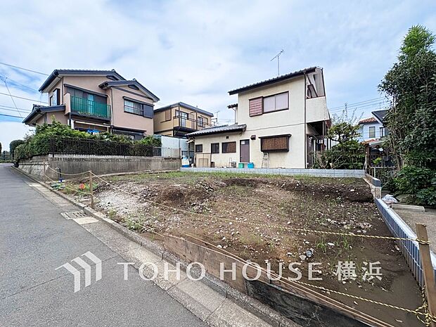 十分な広さのカースペースは、お車2台分の広さがあります。(2025年9月撮影)