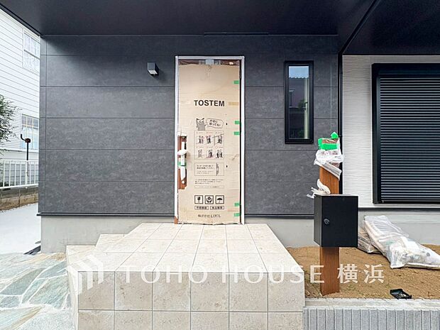 お住まいの顔となる玄関。住まう方のプライドを満たすクオリティを備えています。