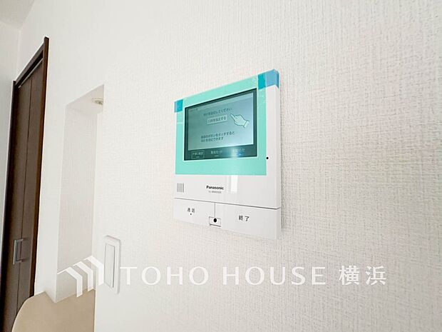 誰が来てもわかる様にモニター付きインターホンを設置。快適と安らぎを合わせた優しい設計。 