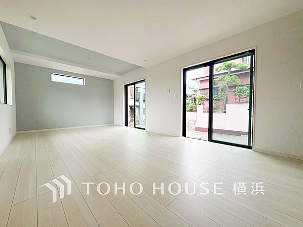 光と風があふれる開放的なリビングダイニングには自然と家族みんなが集まってきます。