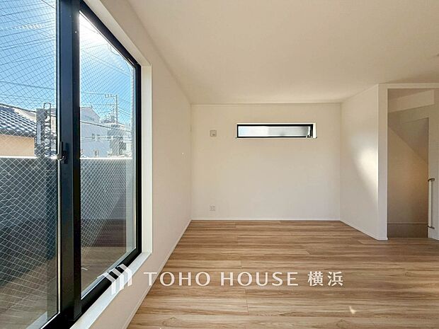 通風・採光にも優れ、心地よい光と風があふれています。プライベートな自分時間を快適に過ごせるお部屋。