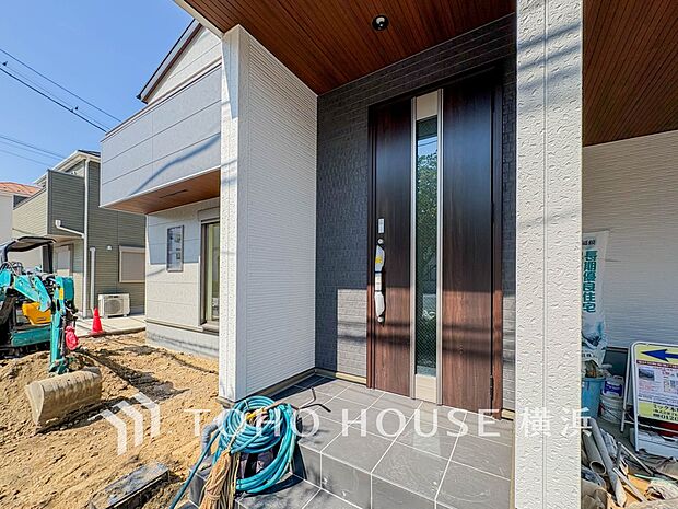 デザイン性の高いエントランスは、住む方のプライドを満たすクオリティ。