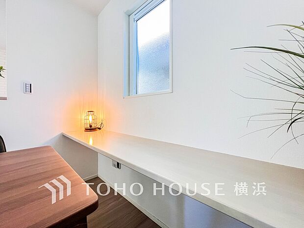 ちょっとしたデスクワークにもマルチに利用可能なワークスペース。