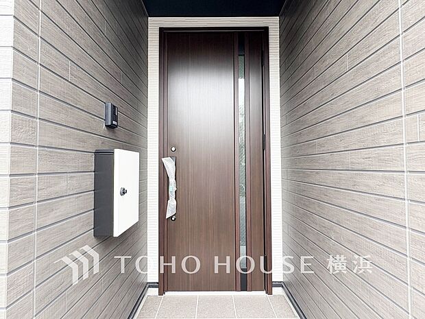 帰宅されるご家族や訪れる方を優しく迎え、安らぎに満ちた生活空間を予感させてくれます。