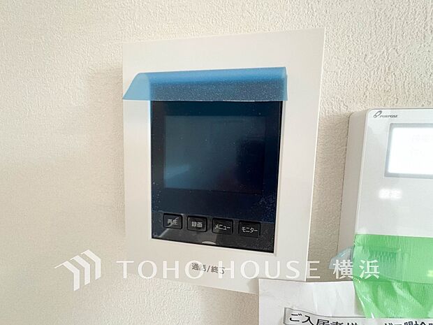誰が来てもわかる様にモニター付きインターホンを設置。快適と安らぎを合わせた優しい設計。