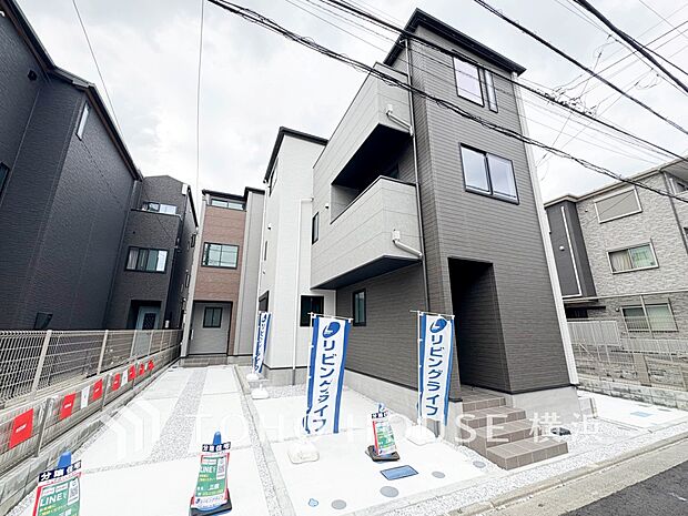 敷地内に駐車スペースがあると、日々の暮らしのをスムーズに運ぶ事が出来ます。