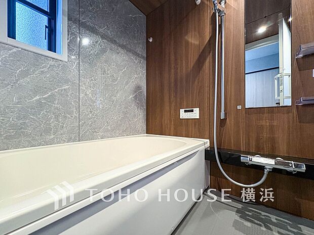 すっきりとした清潔感が感じられ、心身をリフレッシュできる寛ぎを深めてくれるスペースです。