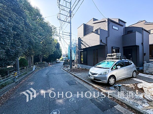 爽やかな青空の下に贅沢なほどに降り注ぐ陽光、豊かな居住性と、クオリティが見事に調和した住空間。