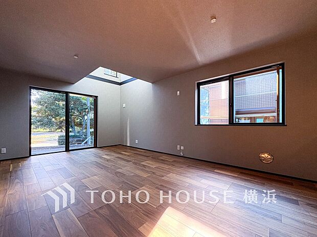 あたたかい日差しがたっぷり降り注ぐLDKは自然と家族の顔があかるい笑顔に。