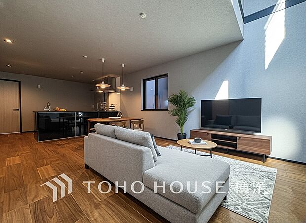 寛ぎとコミュニケーションを育む居心地のよい場所。(家具・装飾品はAI加工です)