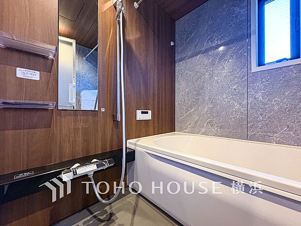 すっきりとした清潔感が感じられ、心身をリフレッシュできる寛ぎを深めてくれるスペースです。