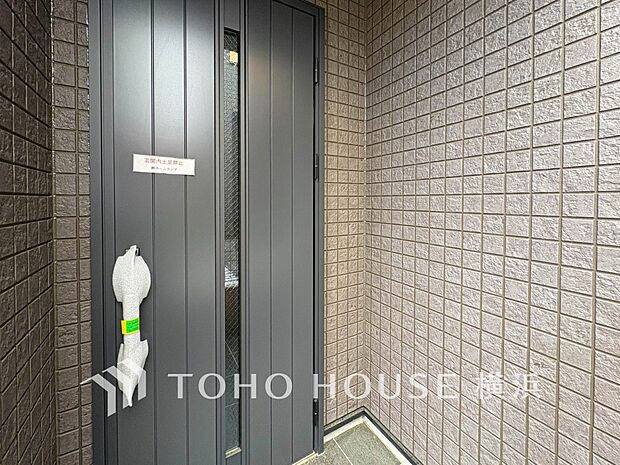 お住まいの顔となる玄関。住まう方のプライドを満たすクオリティを備えています。