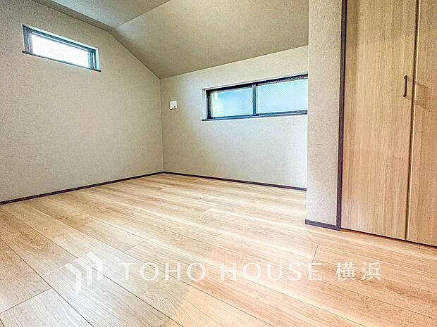 心地よい光と風があふれています。プライベートな自分時間を快適に過ごせるお部屋。