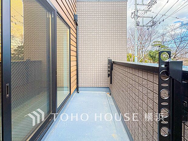 心地よい陽射しや暖かな風を楽しむことが出来るバルコニー。