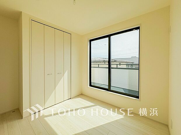 心地よい光と風があふれています。プライベートな自分時間を快適に過ごせるお部屋。(2号棟)