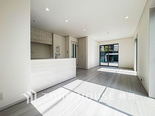 話に夢中になりすぎて、ついつい時を忘れてしまう。そんな束の間の幸せを感じさせてくれる場所。