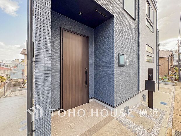 お住まいの顔となる玄関。住まう方のプライドを満たすクオリティを備えています。