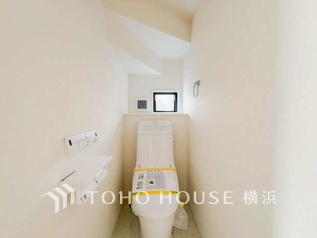 換気と明るさに配慮した、清潔感溢れるトイレ。落ち着いた空間で安らぎのひとときをお過ごしいただけます。