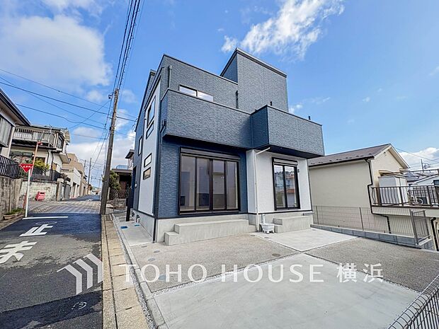 住む人を映し出す洗練された佇まいは、いつまでも輝き続けながらいつしか街の風景に溶け込んでいきます。