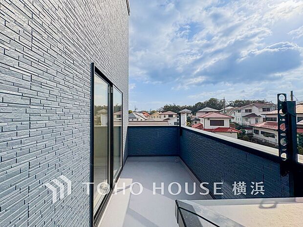 お部屋にも爽やかな風と暖かく柔らかな日差しが差し込み、毎日の暮らしを豊かに彩ります。