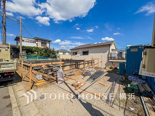 十分な広さのカースペースは、お車2台分の広さがあります。（2025年9月撮影）