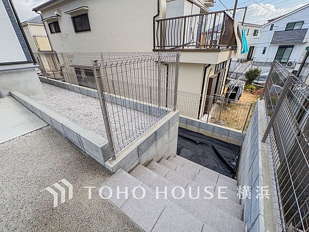 ガーデニングで色とりどりの草花を綺麗に飾ればより一層華やかな空間になります。