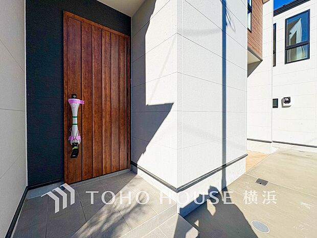 お住まいの顔となる玄関。住まう方のプライドを満たすクオリティを備えています。 