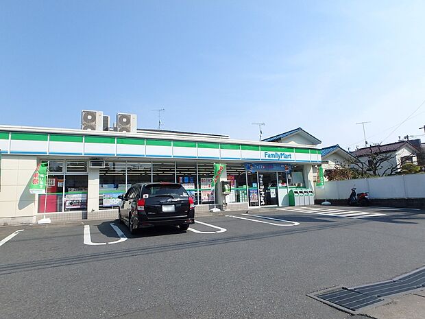 ファミリーマート 影取鉄砲宿店　750m　近くにあるとちょっとした買い物にも便利ですね。 