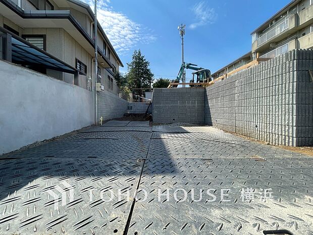 敷地内に駐車スペースがあると、日々の暮らしのをスムーズに運ぶ事が出来ます。（2025年9月撮影）