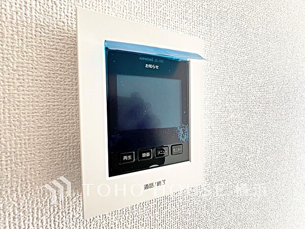 誰が来てもわかる様にモニター付きインターホンを設置。快適と安らぎを合わせた優しい設計。