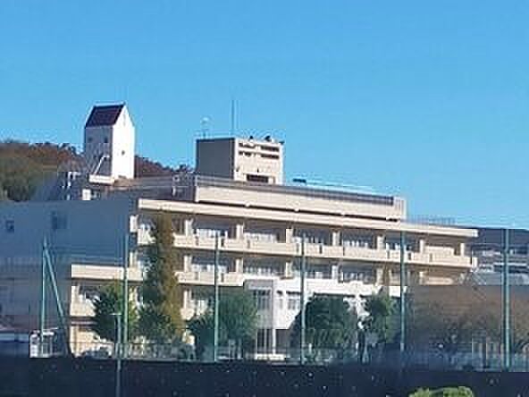 横浜市立東俣野小学校 1300m