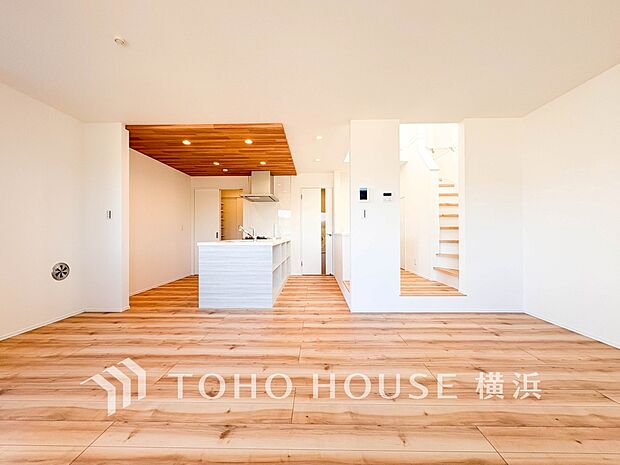 話に夢中になりすぎて、ついつい時を忘れてしまう。そんな束の間の幸せを感じさせてくれる場所。