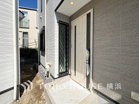 お住まいの顔となる玄関。住まう方のプライドを満たすクオリティを備えています。