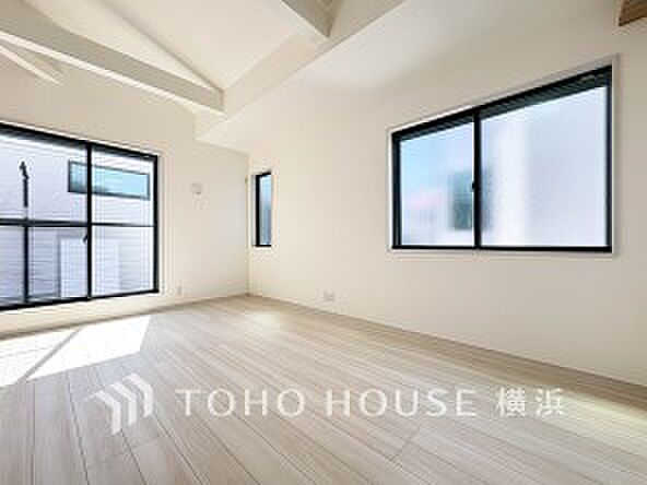 家族と過ごす時間を大切にしたい方にぴったりの明るくゆとりある住空間です。